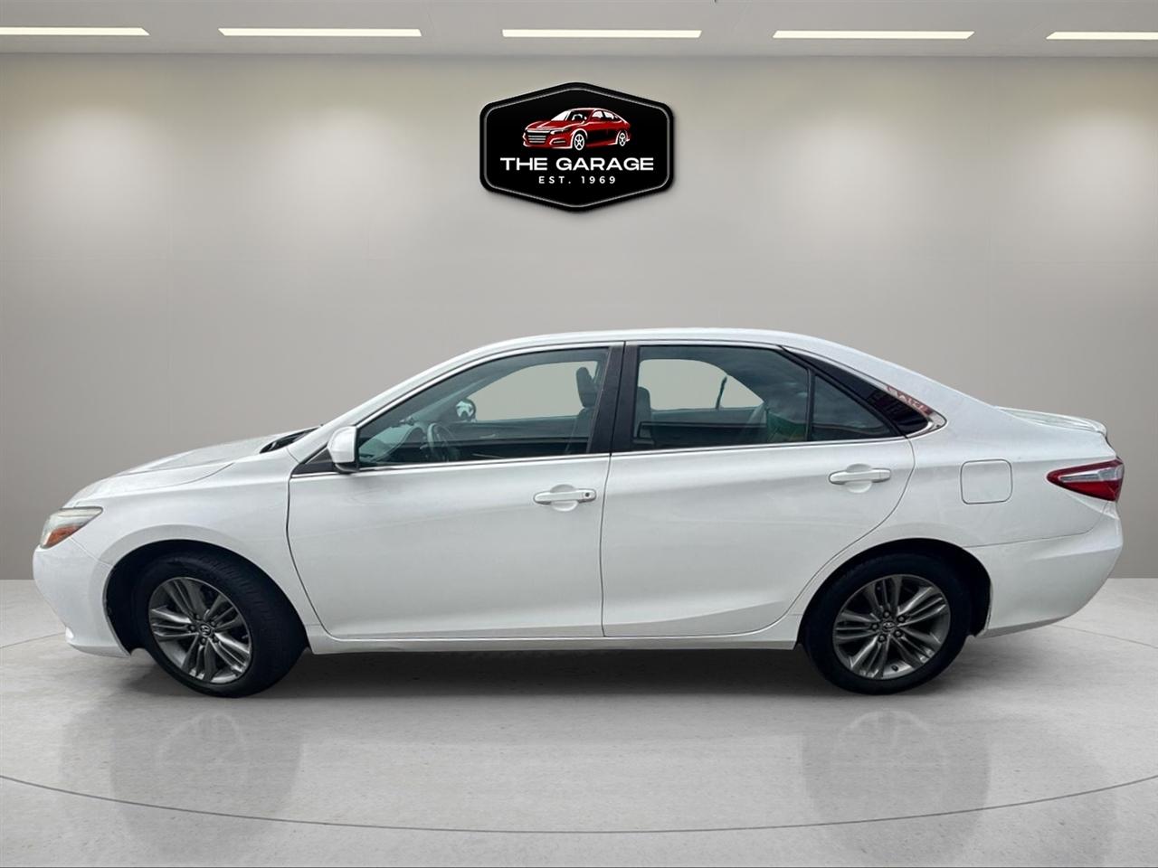 Toyota Camry 4dr Sdn I4 Auto SE w/Special Edition Pkg (Natl) 2016