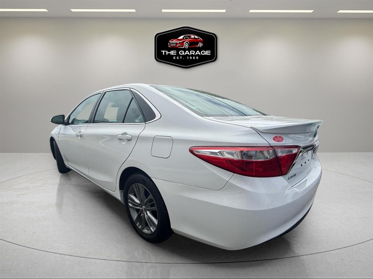 Toyota Camry 4dr Sdn I4 Auto SE w/Special Edition Pkg (Natl) 2016
