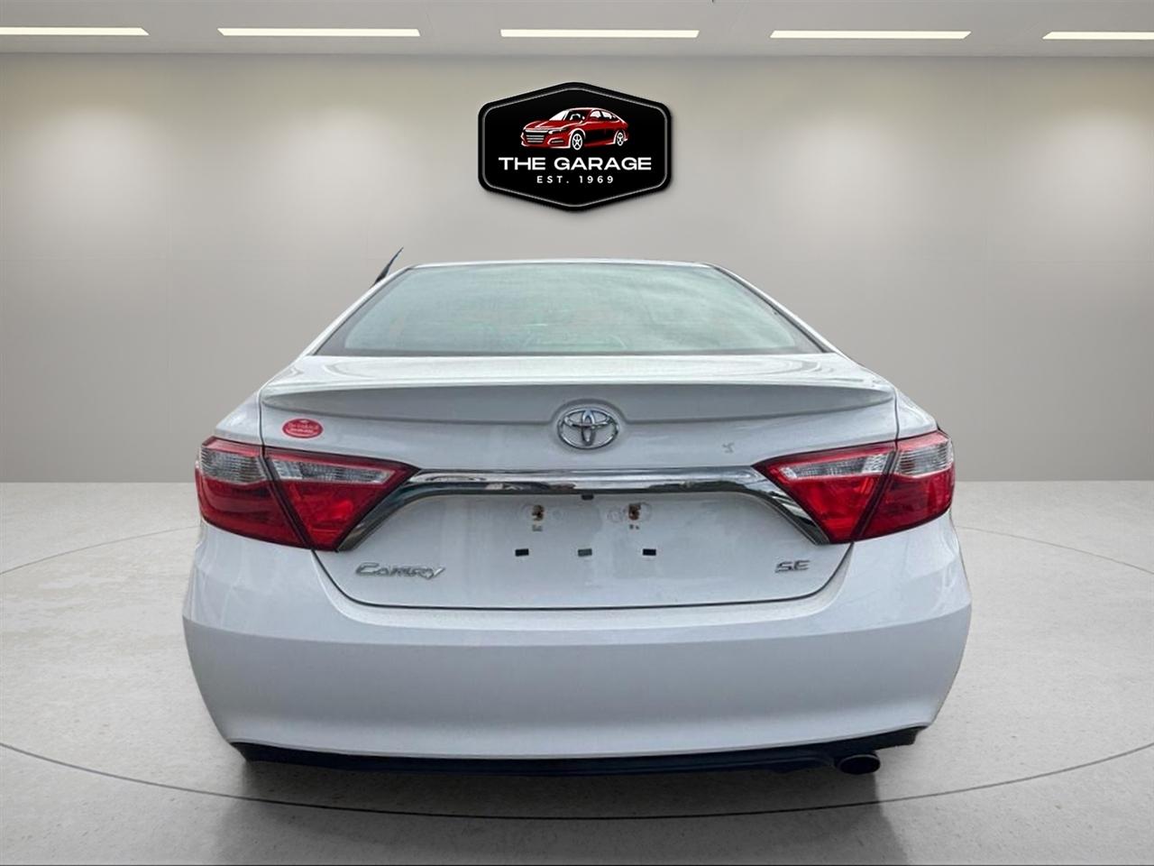 Toyota Camry 4dr Sdn I4 Auto SE w/Special Edition Pkg (Natl) 2016