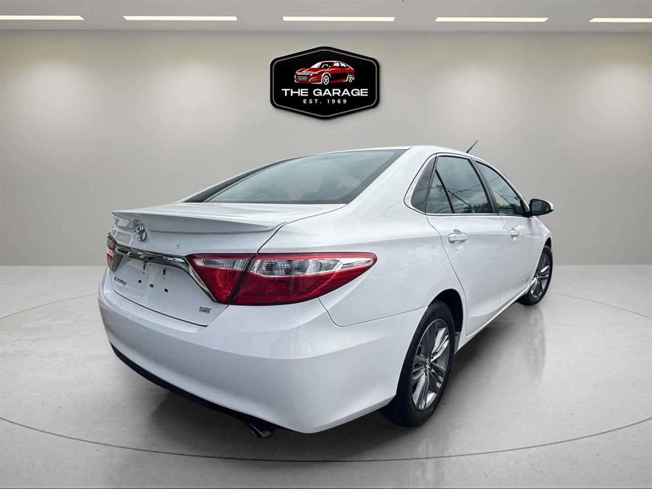 Toyota Camry 4dr Sdn I4 Auto SE w/Special Edition Pkg (Natl) 2016