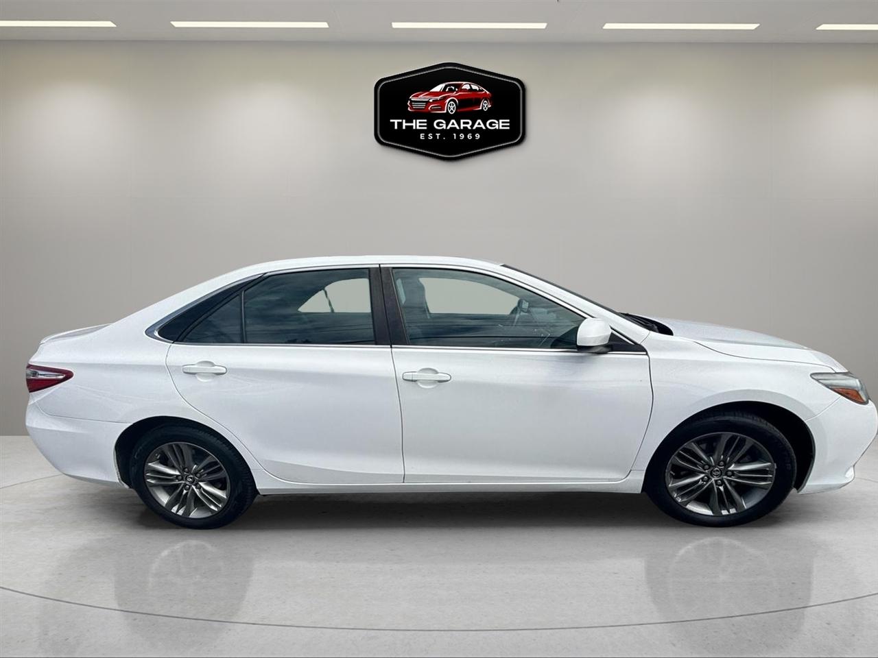 Toyota Camry 4dr Sdn I4 Auto SE w/Special Edition Pkg (Natl) 2016