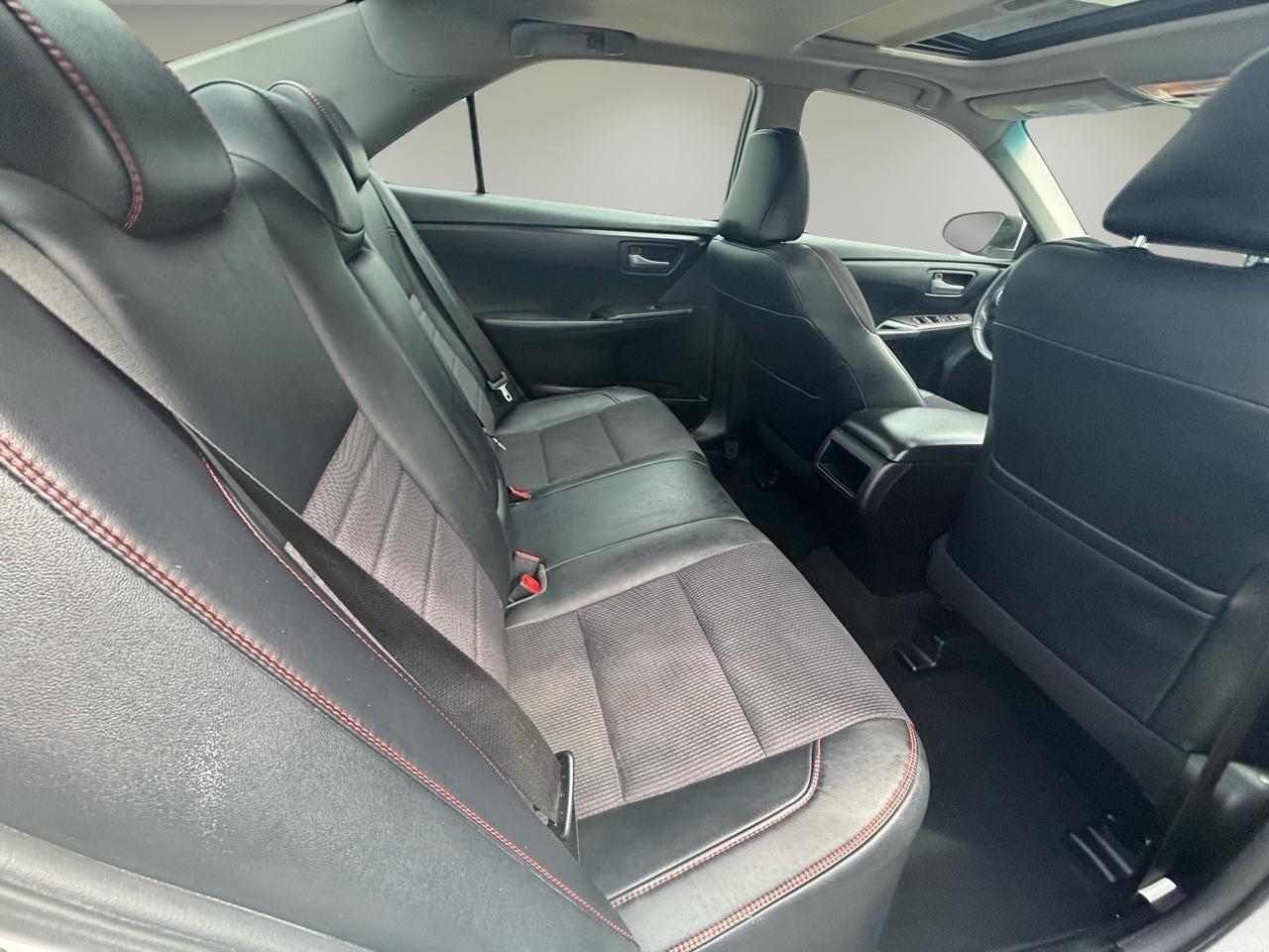Toyota Camry 4dr Sdn I4 Auto SE w/Special Edition Pkg (Natl) 2016