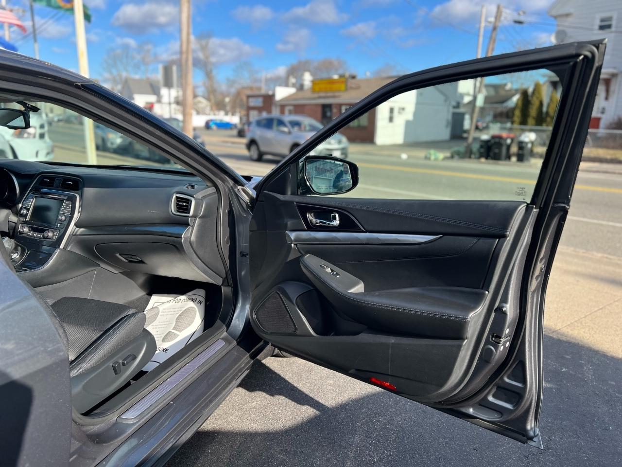 Nissan Maxima S 3.5L 2019