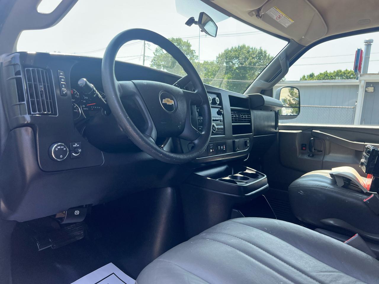 Chevrolet Express Cargo Van RWD 2500 135" 2017