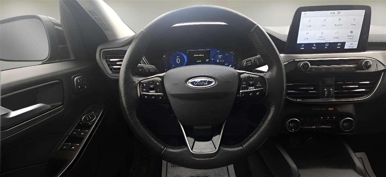 Ford Escape Titanium Hybrid AWD 2021