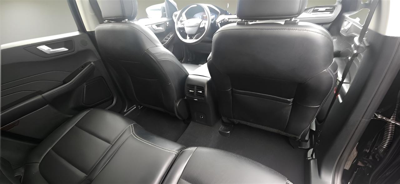 Ford Escape Titanium Hybrid AWD 2021