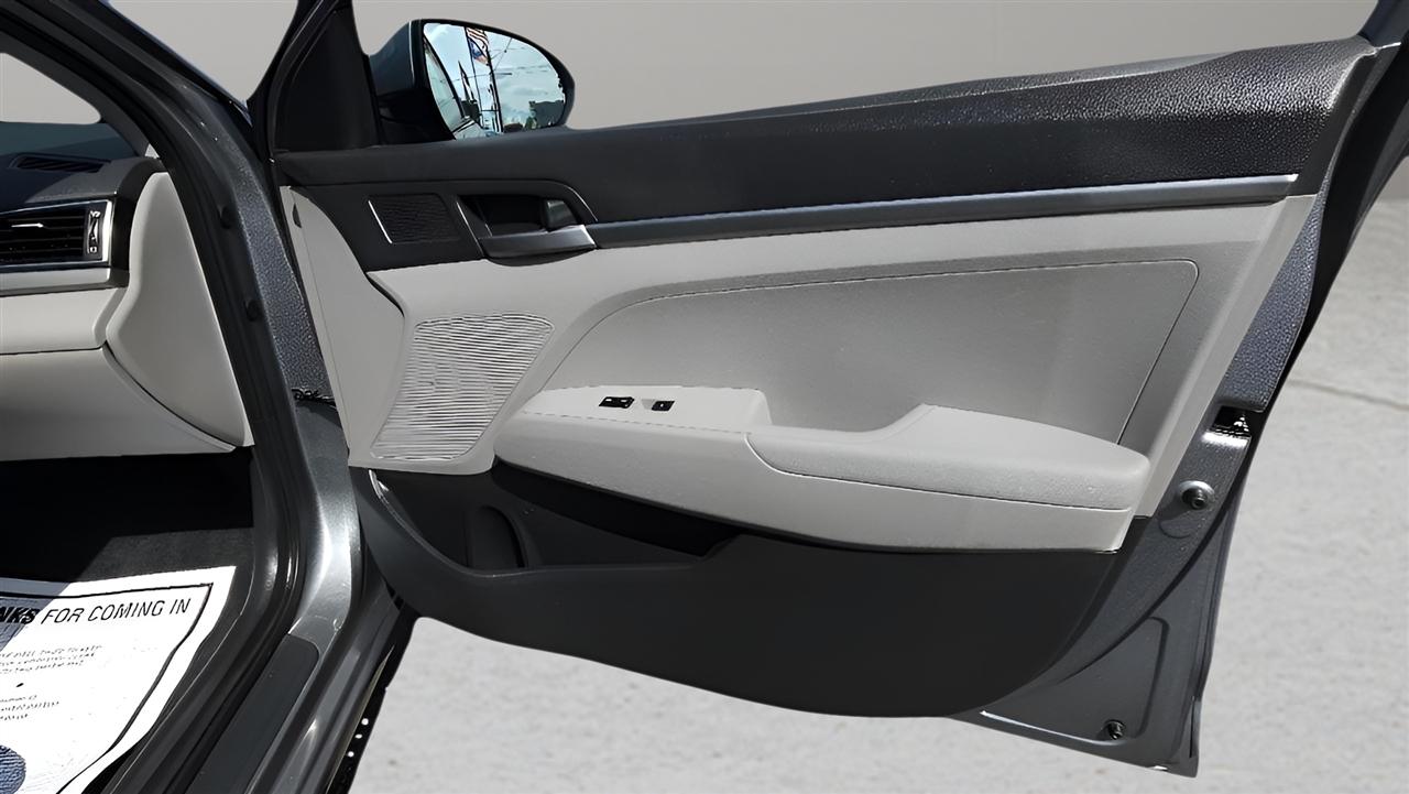 Hyundai Elantra  2018