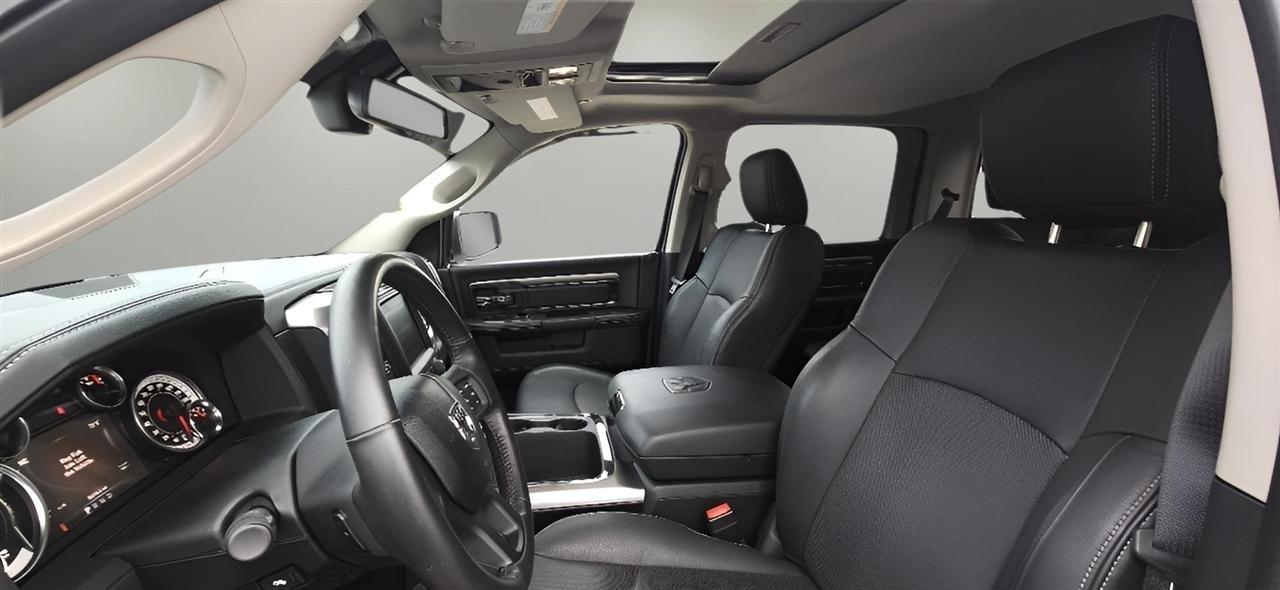 RAM 1500 Night 4x4 Crew Cab 5'7" Box 2017