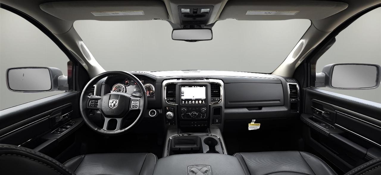 RAM 1500 Night 4x4 Crew Cab 5'7" Box 2017