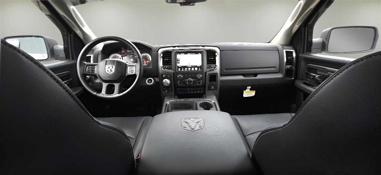 RAM 1500 Night 4x4 Crew Cab 5'7" Box 2017