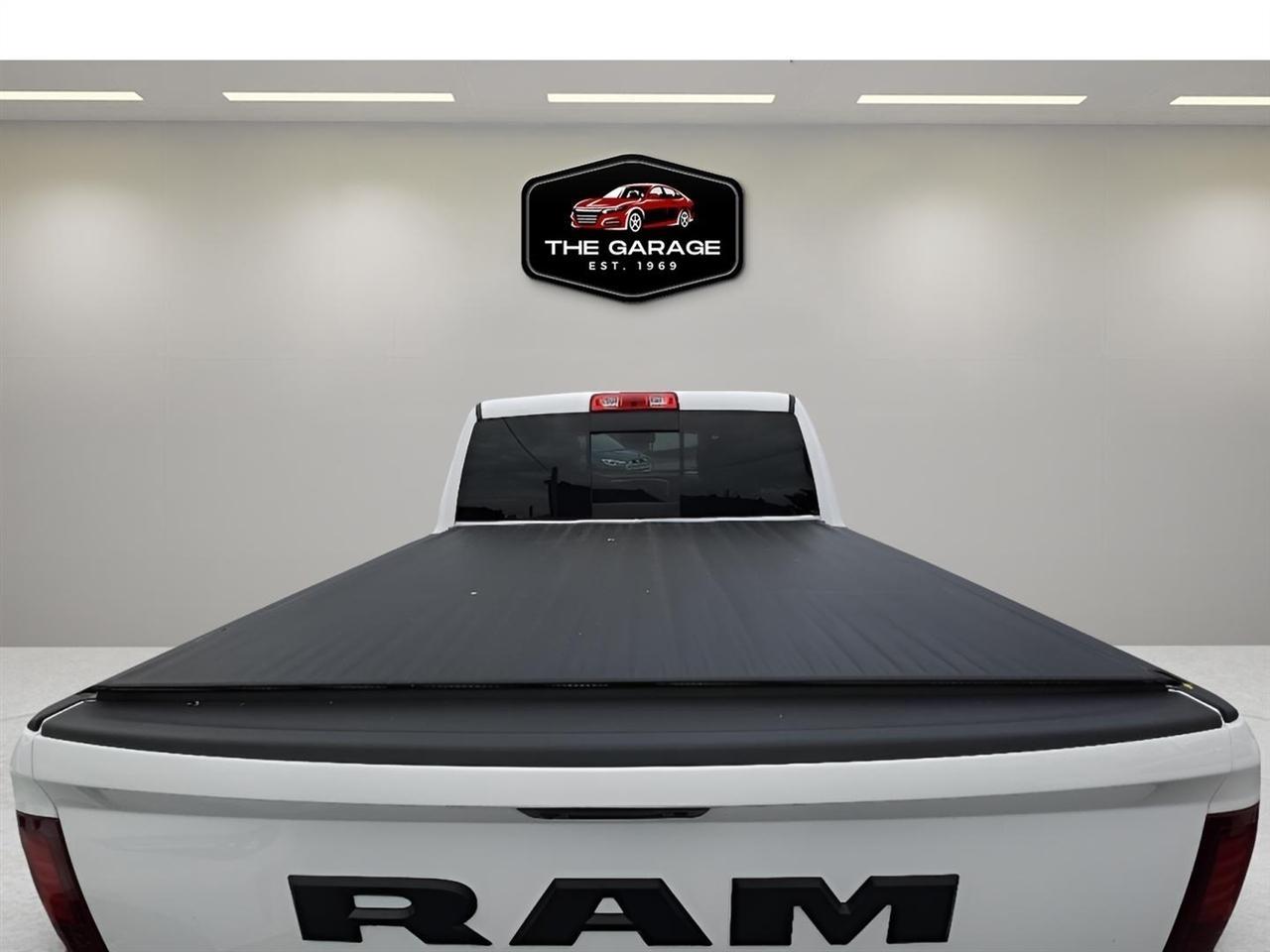 RAM 1500 Night 4x4 Crew Cab 5'7" Box 2017
