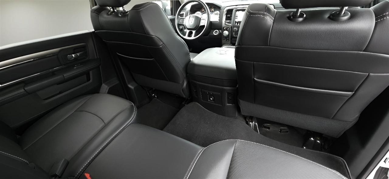 RAM 1500 Night 4x4 Crew Cab 5'7" Box 2017