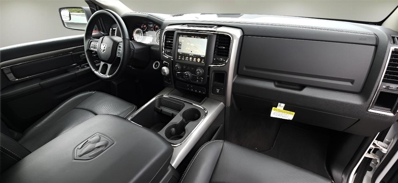 RAM 1500 Night 4x4 Crew Cab 5'7" Box 2017