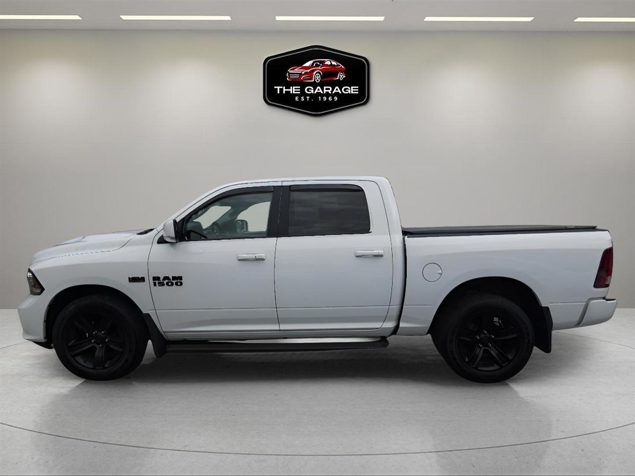 RAM 1500 Night 4x4 Crew Cab 5'7" Box 2017