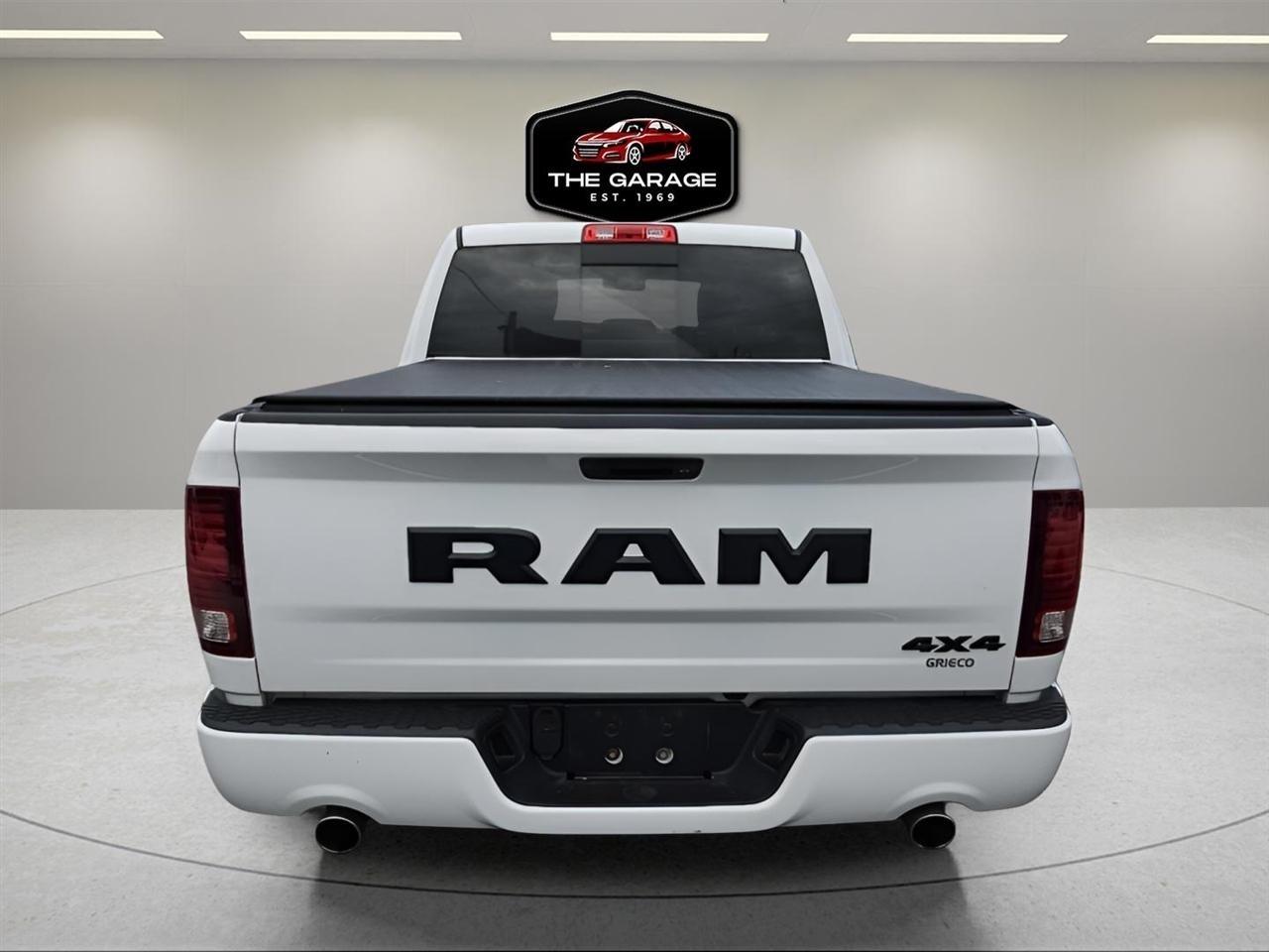 RAM 1500 Night 4x4 Crew Cab 5'7" Box 2017