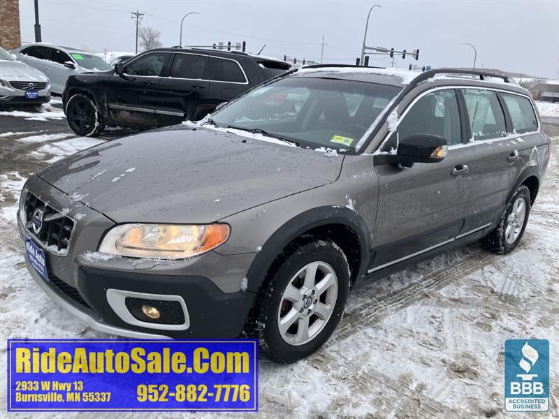 2011 Volvo XC70 3.2, 5dr Wagon, AWD, inline 6cyl, CLEAN !