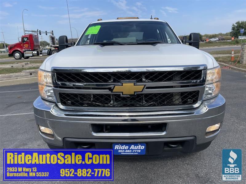 2012 Chevrolet Silverado 3500HD LT photo 2