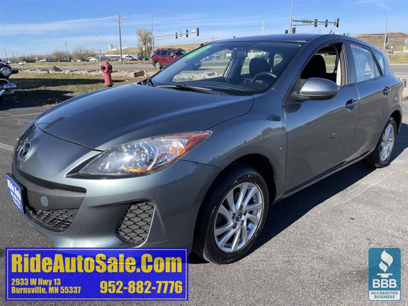 2013 Mazda MAZDA3 i Touring, 5dr hatchback, 2.0 4cyl, 6 speed !