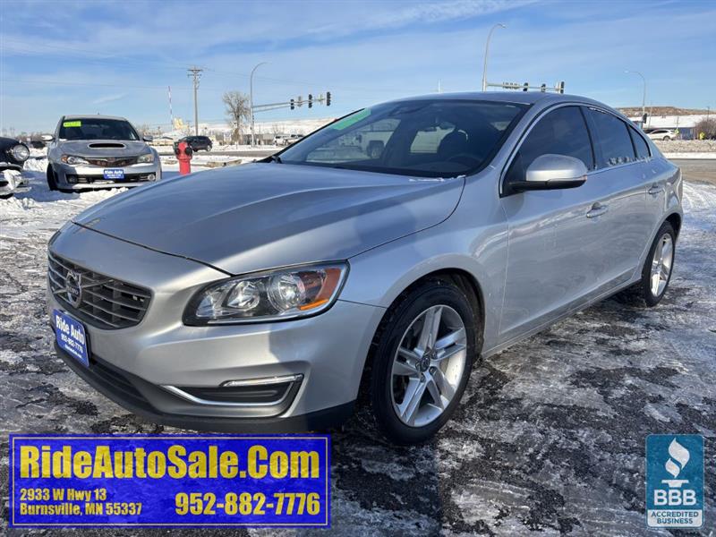 2014 Volvo S60 T5, 4dr sedan, AWD, reliable 2.5, leather !