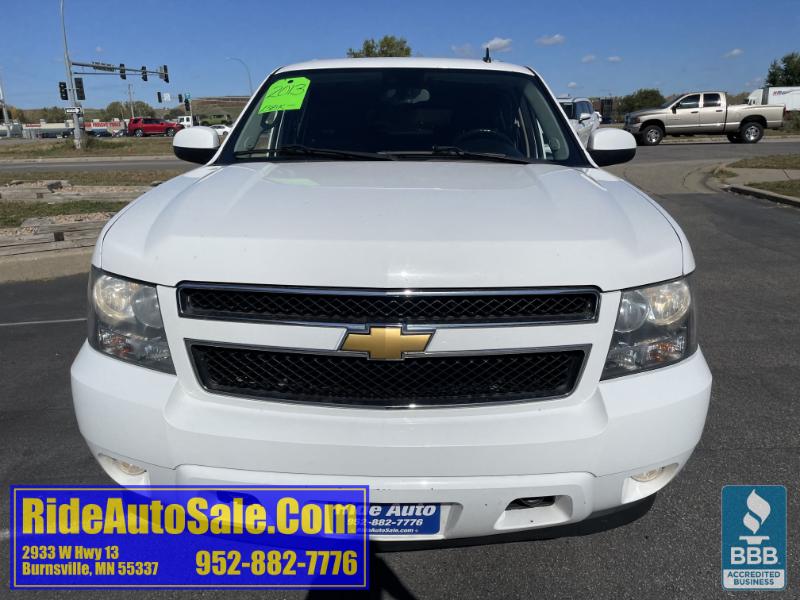 2013 Chevrolet Suburban LT photo 2