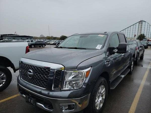 2017 Nissan Titan SV, Crew cab 4dr, 4x4, 5.6 V8, 1 owner !