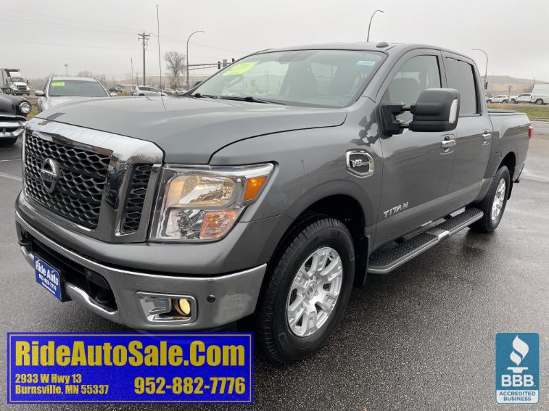 2017 Nissan Titan SV, Crew cab 4dr, 4x4, 5.6 V8, 1 owner !