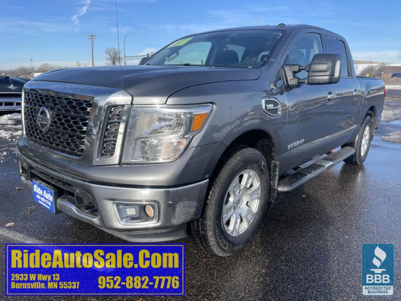 2017 Nissan Titan SV, Crew cab 4dr, 4x4, 5.6 V8, 1 owner !