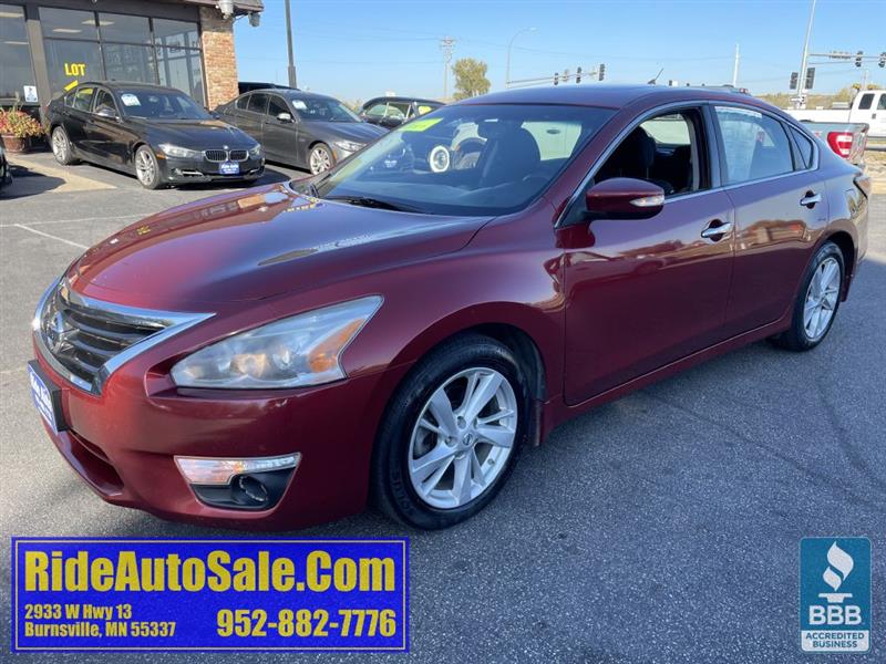 2014 Nissan Altima 2.5 SV, 4dr sedan, reliable 4cyl, P-roof !