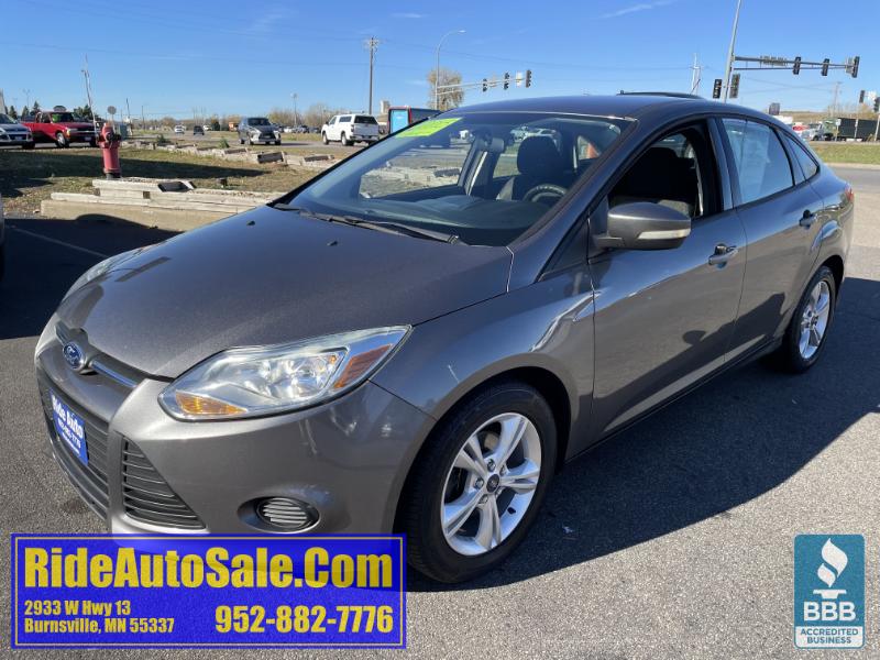 2013 Ford Focus SE, 4dr sedan, reliable 2.0 4cyl, rare 5 speed!