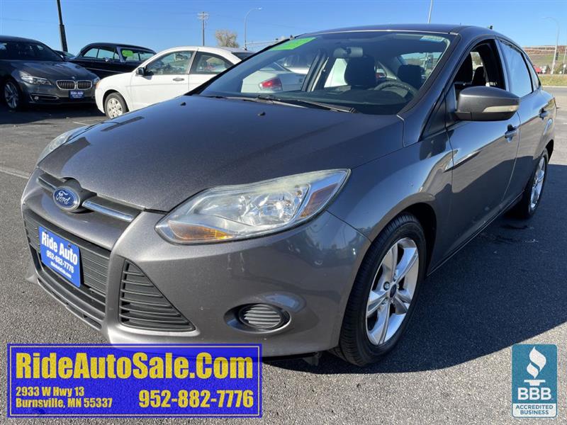 2013 Ford Focus SE, 4dr sedan, reliable 2.0 4cyl, rare 5 speed!