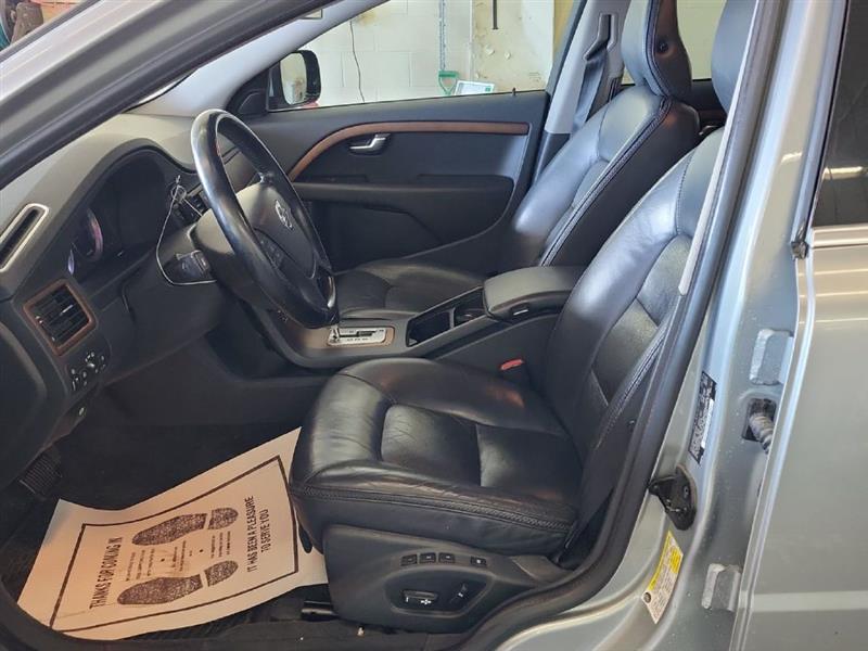 Volvo XC70  2010