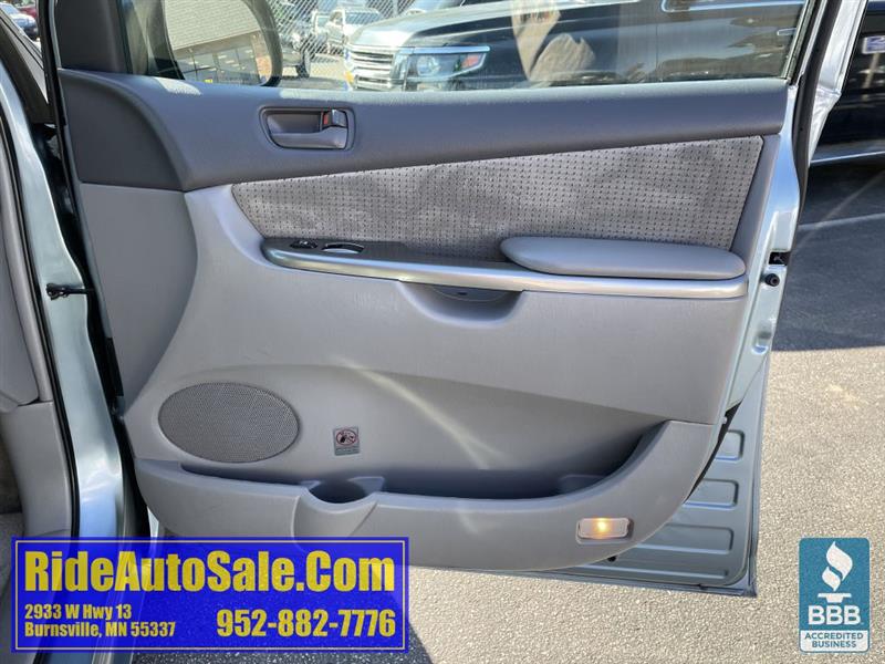 Toyota Sienna  2009