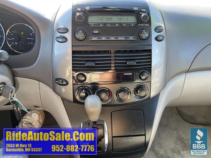 Toyota Sienna  2009