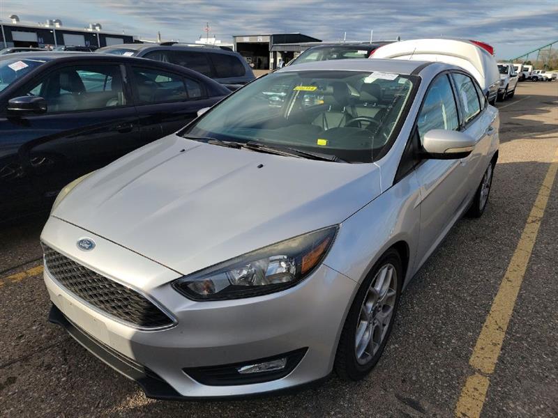 2015 Ford Focus SE, 4dr sedan, 2.0 4cyl, leather, clean !