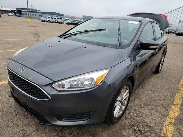 2017 Ford Focus SE, 4dr sedan, 2.0 4cyl, 1 owner !