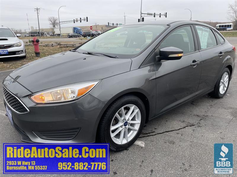 2017 Ford Focus SE, 4dr sedan, 2.0 4cyl, 1 owner !
