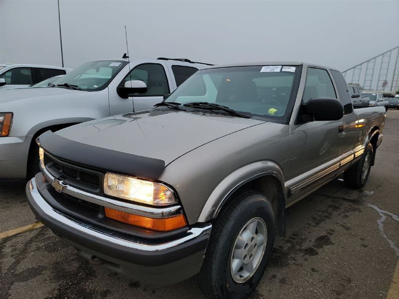 2002 Chevrolet S10 Pickup LS Ext. Cab 4WD