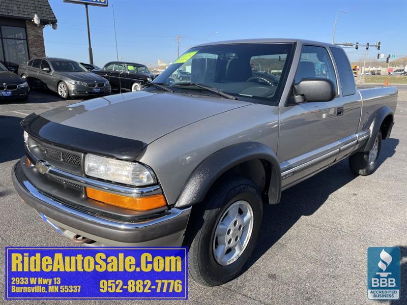 2002 Chevrolet S10 Pickup LS, Extended cab 3dr, 4x4, 4.3 V6, 1 owner !
