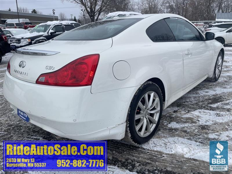 Infiniti G Coupe  2011