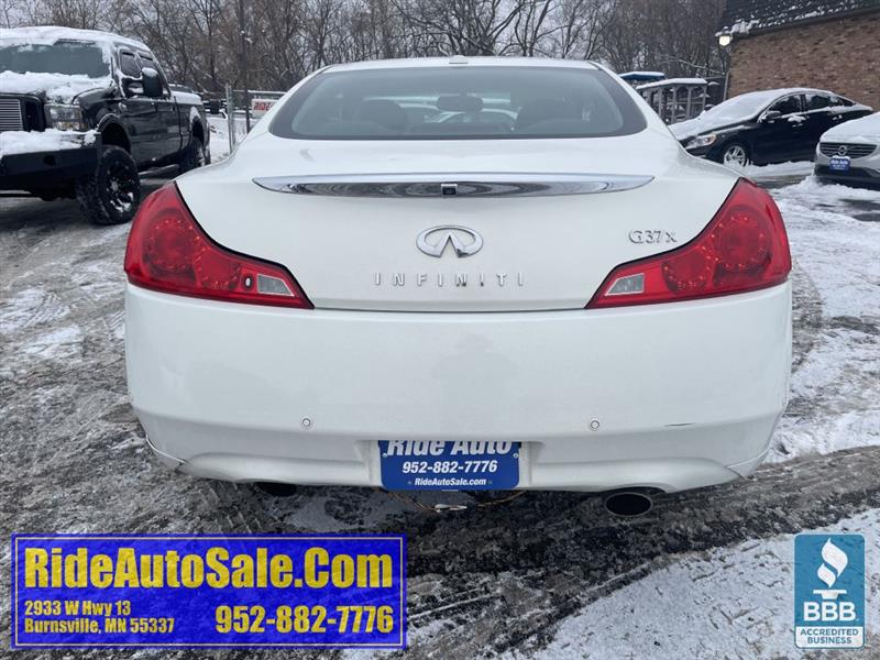 Infiniti G Coupe  2011