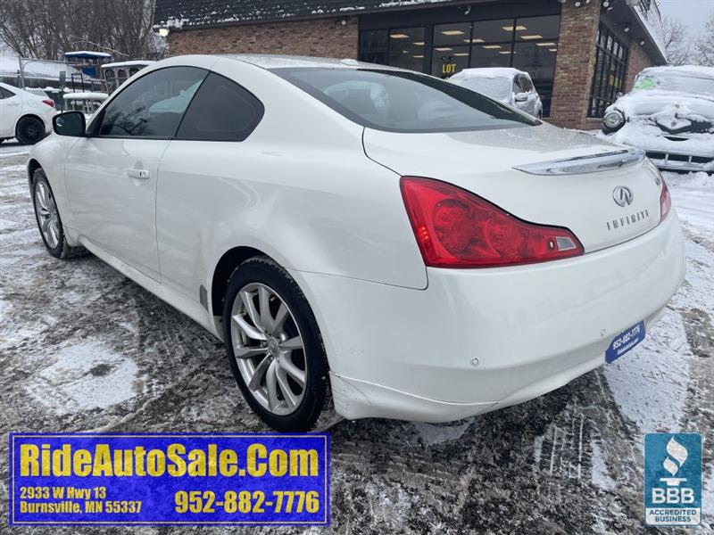 Infiniti G Coupe  2011