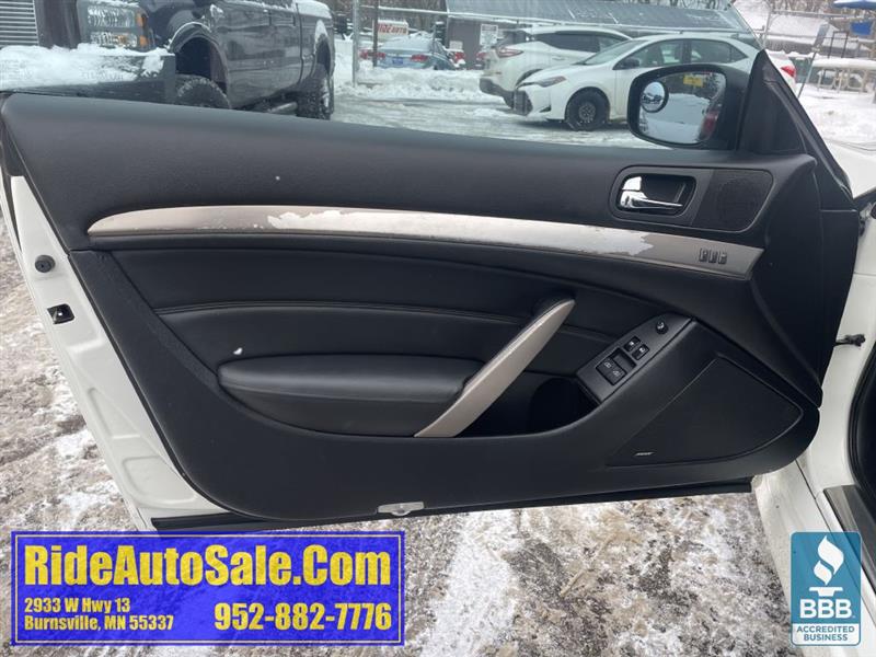 Infiniti G Coupe  2011