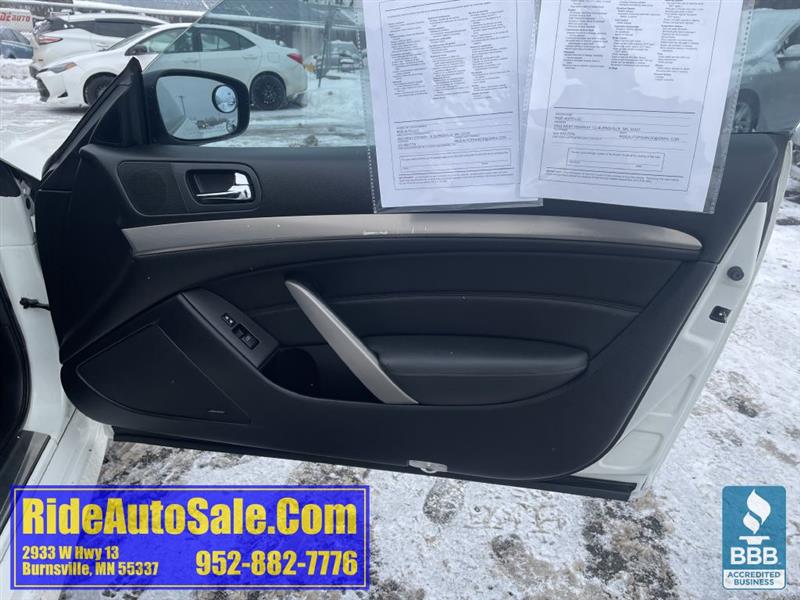 Infiniti G Coupe  2011