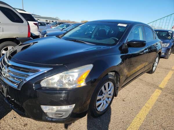 2013 Nissan Altima 2.5s, 4dr sedan, reliable 4cyl, runs great  !