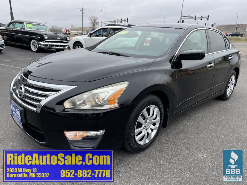 2013 Nissan Altima 2.5s, 4dr sedan, reliable 4cyl, runs great  !