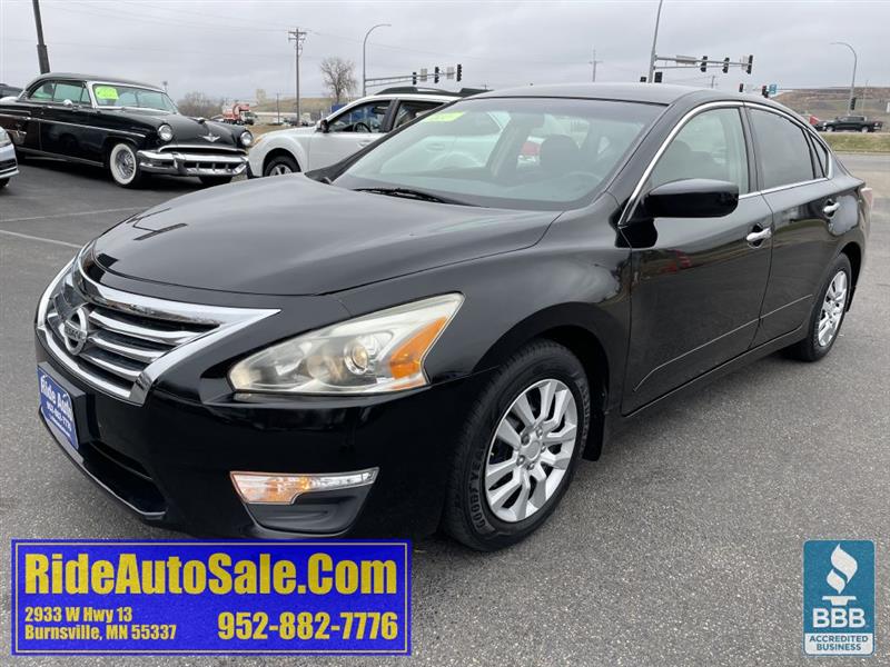 2013 Nissan Altima 2.5s, 4dr sedan, reliable 4cyl, runs great  !
