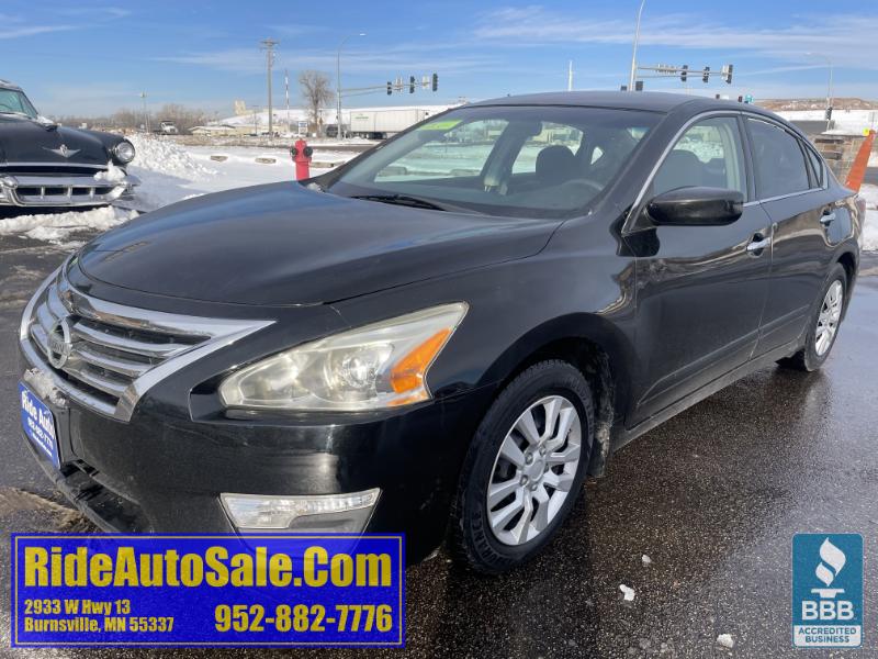 2013 Nissan Altima 2.5s, 4dr sedan, reliable 4cyl, runs great  !