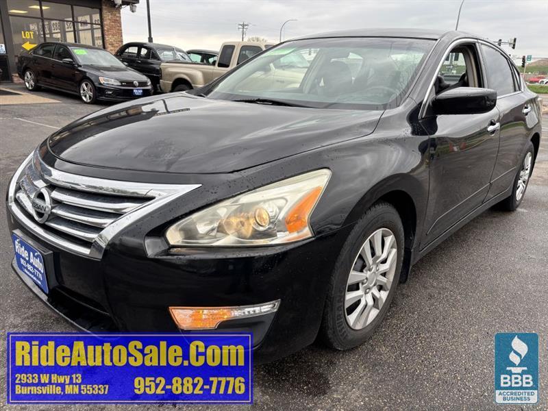 2013 Nissan Altima 2.5s, 4dr sedan, reliable 4cyl, runs great  !