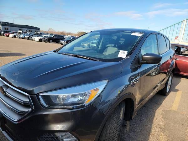 2017 Ford Escape SE, Cross Over SUV, 4x4, 2.0 4cyl, clean !
