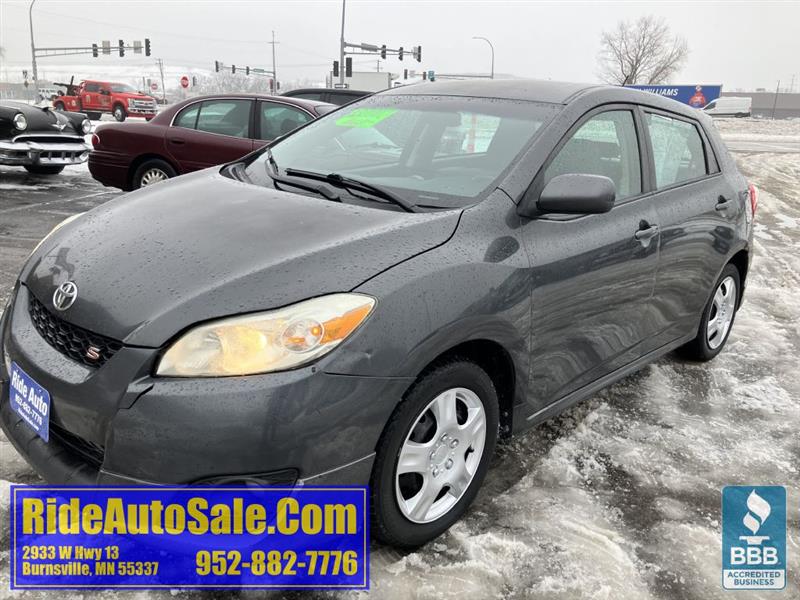 2009 Toyota Matrix S, 5dr hatchback, 2.4 4cyl, 5 speed !